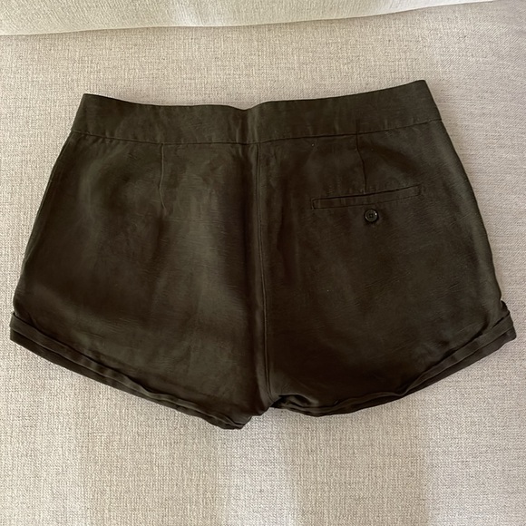 Green Linen Wilfred Shorts - Picture 2 of 4